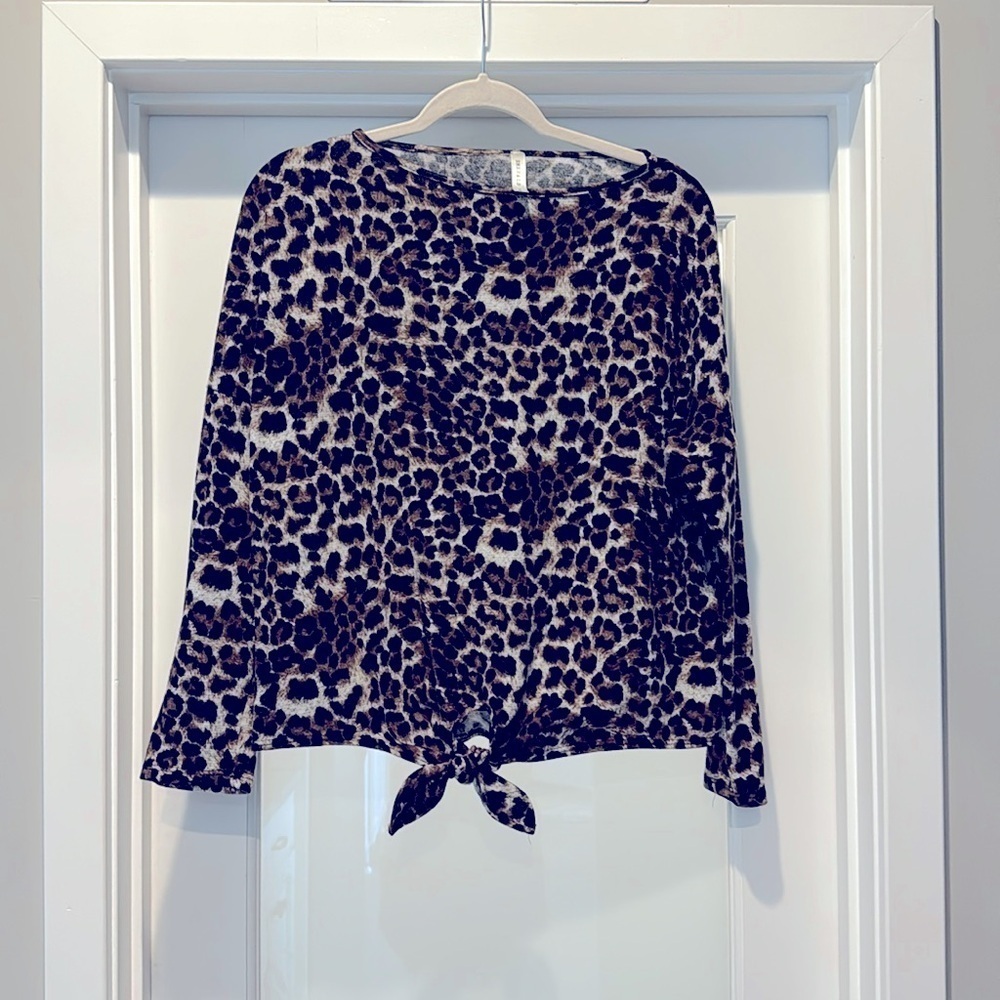 Emerald Leopard Print Top Size M Brown Tan Knot Hem Soft Stretchy